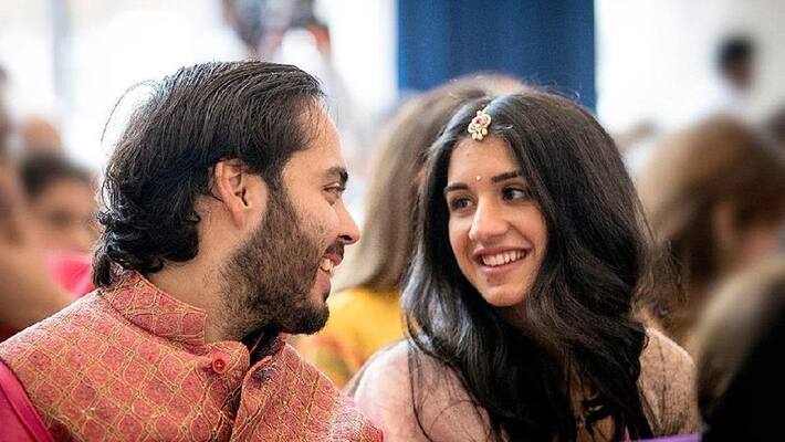 Mukesh Ambani and Nita Ambanis youngest son Anant Ambani got engaged to Radhika Merchant at Shrinathji Temple in Rajasthan akb Mukesh Ambani and Nita Ambanis youngest son Anant Ambani got engaged to Radhika Merchant at Shrinathji Temple in Rajasthan akb