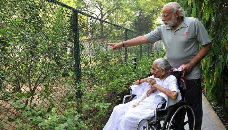 PM Modi carries her mother with barefoot