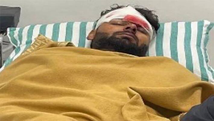 youth found Rs.4 thousand in the car at accident was returned to Rishabh Pant youth found Rs.4 thousand in the car at accident was returned to Rishabh Pant