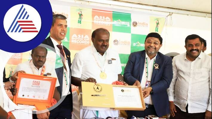 Asia and India Book of Records, HDK welcomed by huge garlands at tumkur rav Asia and India Book of Records, HDK welcomed by huge garlands at tumkur rav