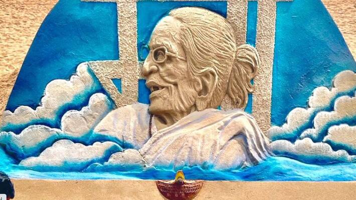 artist Sudarsan Pattnaik emotional farewell to a departed senior spirit Heeraben by drawing sand sculpture of Heeraben akb artist Sudarsan Pattnaik emotional farewell to a departed senior spirit Heeraben by drawing sand sculpture of Heeraben akb