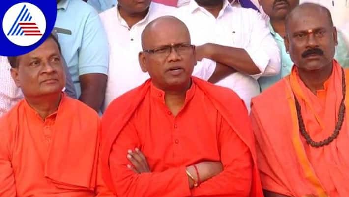 Madara Channaiah Talks over CM Basavaraj Bommai grg Madara Channaiah Talks over CM Basavaraj Bommai grg