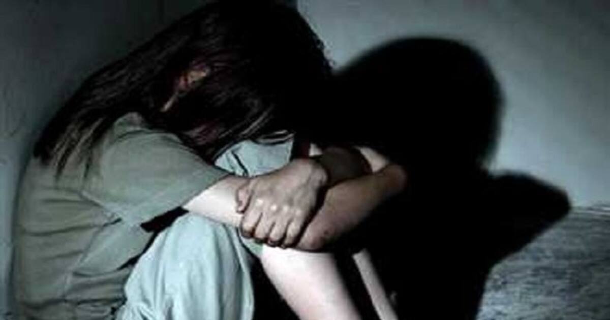 என்ன அந்த ரூமுக்கு கூட்டிட்டு போயி இதெல்லாம் செஞ்சாரு மா! பாதிரியாரின் பாலியல் அம்பலம்! அலேக்கா தூக்கிய போலீஸ்