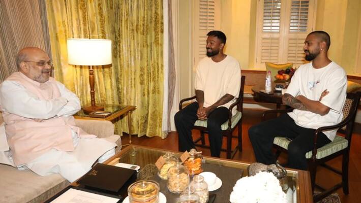 Team India Cricketer Hardik Pandya Krunal Pandya meet Home Minister Amit Shah at his residence Pic goes viral kvn Team India Cricketer Hardik Pandya Krunal Pandya meet Home Minister Amit Shah at his residence Pic goes viral kvn