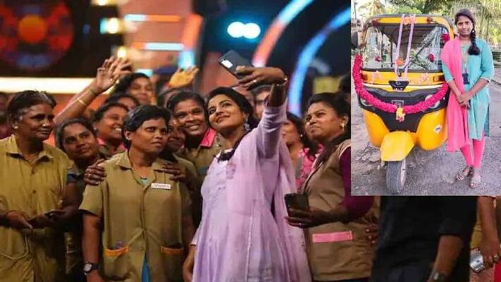 Driver jamuna team gave pleasant surprise gifting auto female driver Driver jamuna team gave pleasant surprise gifting auto female driver