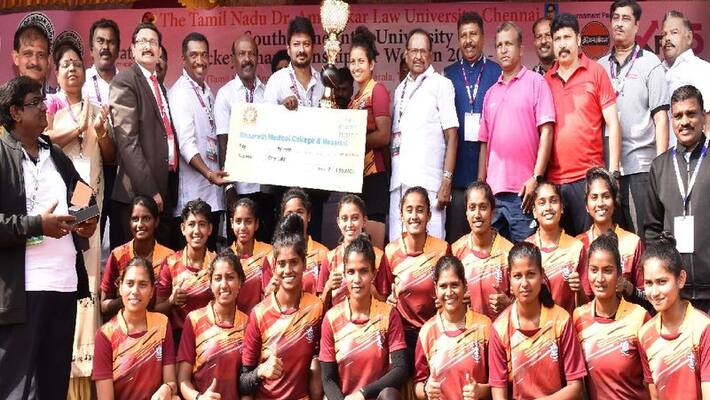 minister udayanidhi gave prizes to the winning teams in womens hockey tournament minister udayanidhi gave prizes to the winning teams in womens hockey tournament