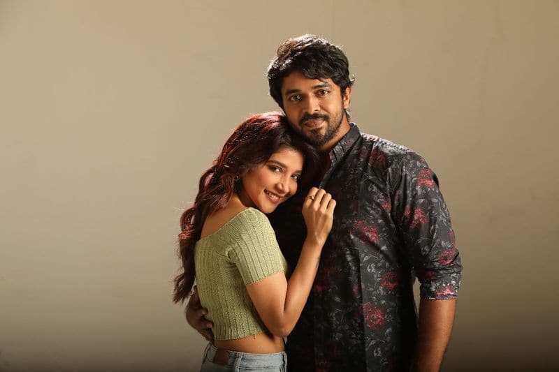 vijay sethupathi released Sakshi Agarwal and Vivek prasanna movie first look 