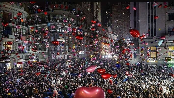 On one side, the outbreak of Covid.. on the other side, New year Celebration.. Thousands of people gathered in Wuhan. On one side, the outbreak of Covid.. on the other side, New year Celebration.. Thousands of people gathered in Wuhan.