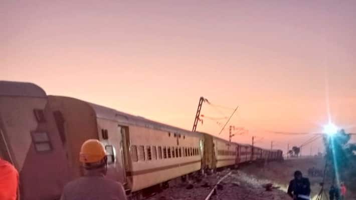 A passenger train derailed in Rajasthan's Pali.. Many were injured A passenger train derailed in Rajasthan's Pali.. Many were injured