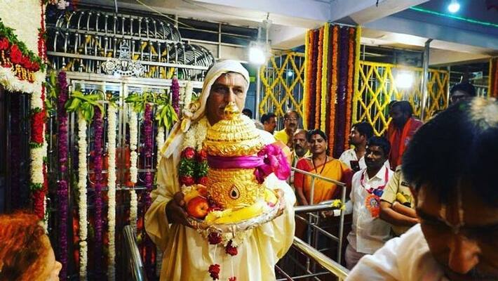 Siddipet : Minister T Harish Rao presented the golden crown to Srivenkateswara Swamy temple Siddipet : Minister T Harish Rao presented the golden crown to Srivenkateswara Swamy temple