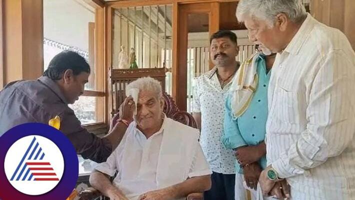 Dr.D.Veerendra Heggade cast in Veera Kambala movie gow Dr.D.Veerendra Heggade cast in Veera Kambala movie gow