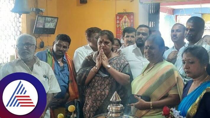 JDS candidate Sharada Appajigowda shed tears on her birthday gvd JDS candidate Sharada Appajigowda shed tears on her birthday gvd