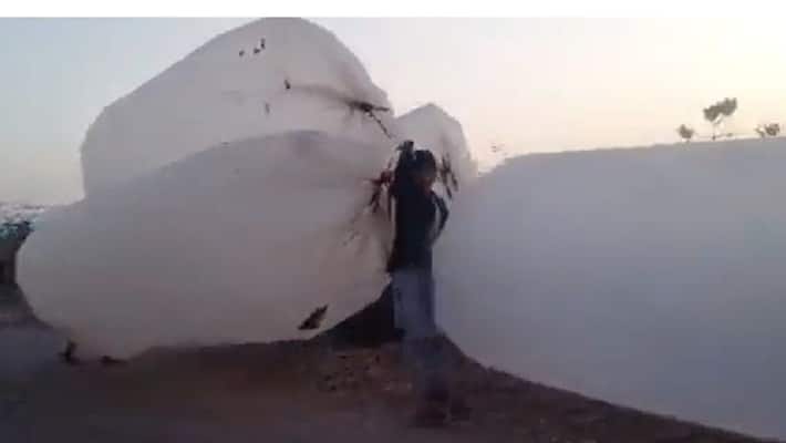 watch viral video economic crisis Pakistani people storing cooking gas in Plastic Balloons akb watch viral video economic crisis Pakistani people storing cooking gas in Plastic Balloons akb