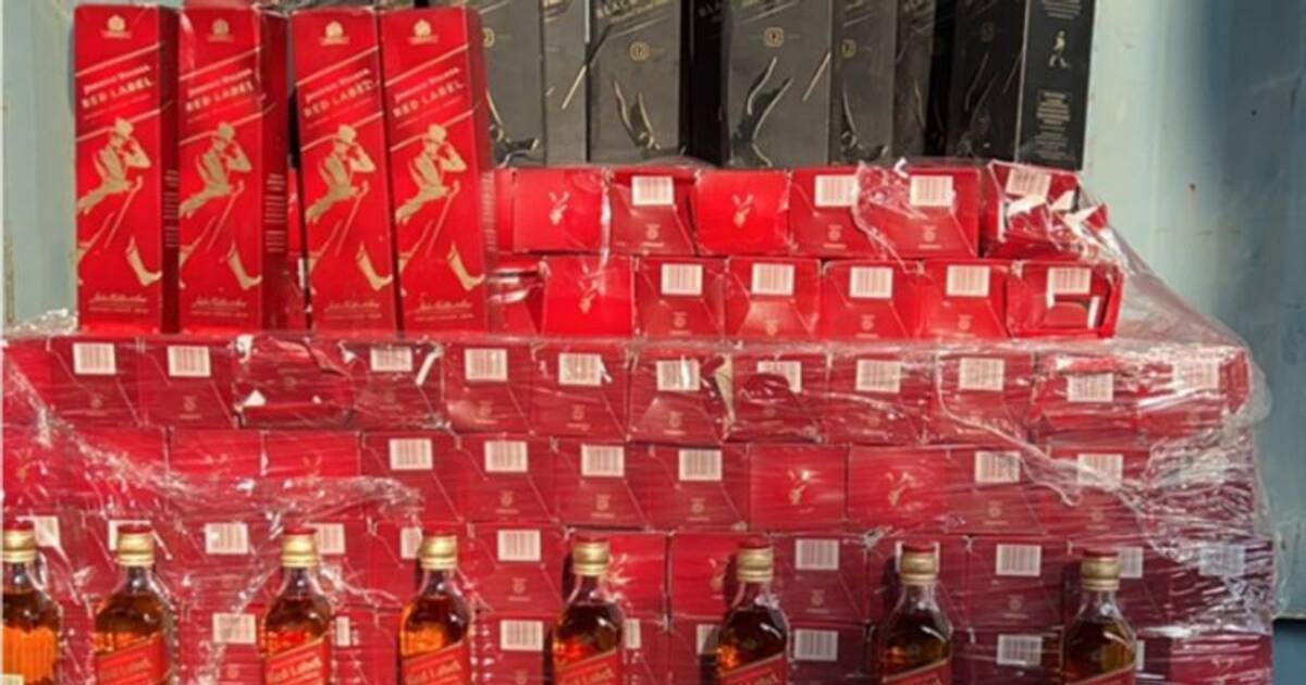 ಕಾರವಾರ ಅರಣ್ಯದಲ್ಲಿ ಅಡಗಿಟಿಸಿದ್ದ ಅಕ್ರಮ ಗೋವಾ ಮದ್ಯ ಪತ್ತೆ, ಮೂವರ ಬಂಧನ