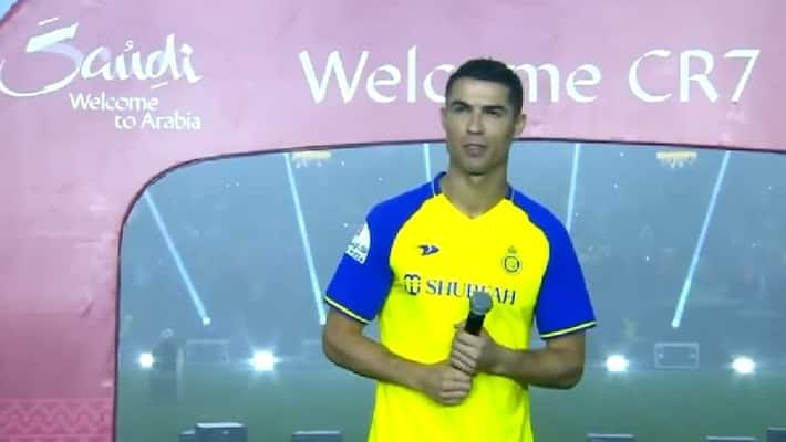 Cristiano Ronaldo receives raptuous welcome from Al Nassr fans as he's  unveiled as new signing - Football video - Eurosport