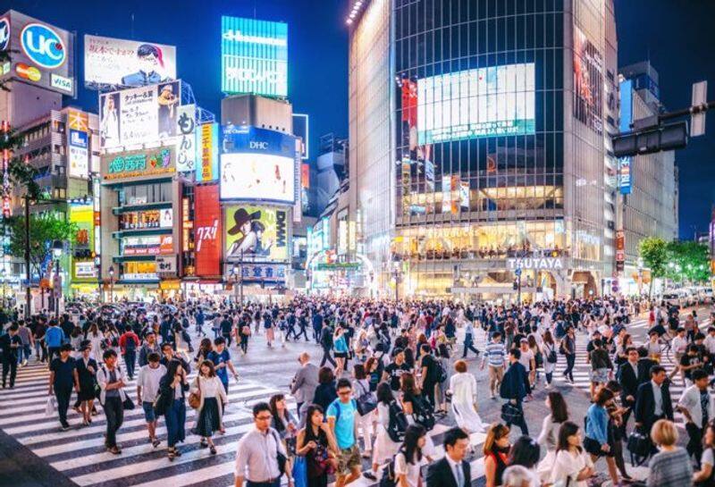 Japan is paying 10 lakhs yen to young parents who want to leave Tokyo: what is the reason?