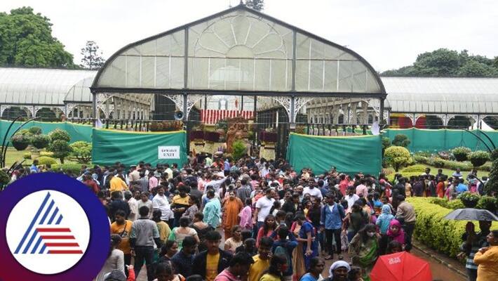 15 Thousand Peoples Visit Bengaluru Lalbagh Flower Show in a Single Day gvd 15 Thousand Peoples Visit Bengaluru Lalbagh Flower Show in a Single Day gvd