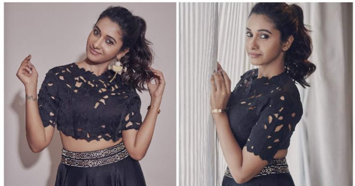 கவர்ச்சிக்கு தாவிய பிரியா பவானி ஷங்கர்..! சல்லி சல்லியாய் ஓட்டை போட்ட உடையில்.. இடையை காட்டி  ஒய்யார போஸ்!