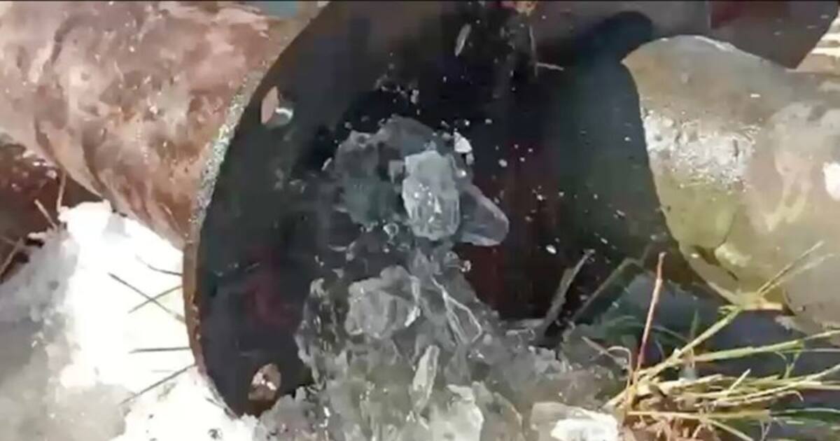 தண்ணீர் குழாயில் ஐஸ்கட்டிகள்! கடும் குளிரில் நடுங்கும் காஷ்மீர்!