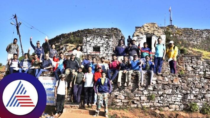 Trekking by government employees to Mullayanagiri on the occasion of the festival gow Trekking by government employees to Mullayanagiri on the occasion of the festival gow