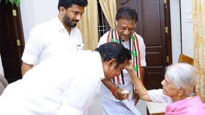 Opanneerselvam mother admitted hospital in theni Opanneerselvam mother admitted hospital in theni