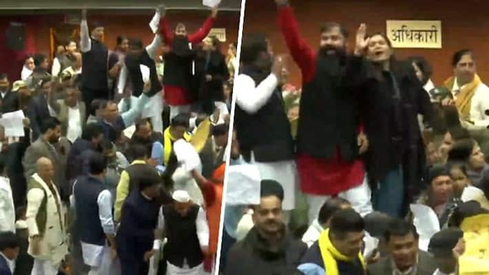 MCD Mayor elections: AAP, BJP leaders lock horns with each other as ruckus breaks out at Civic Centre AJR MCD Mayor elections: AAP, BJP leaders lock horns with each other as ruckus breaks out at Civic Centre AJR