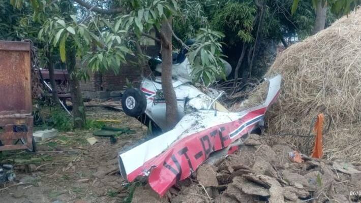 Trainee plane crashed in Madhya Pradesh.. One pilot died.. Another pilot is in critical condition.. Trainee plane crashed in Madhya Pradesh.. One pilot died.. Another pilot is in critical condition..