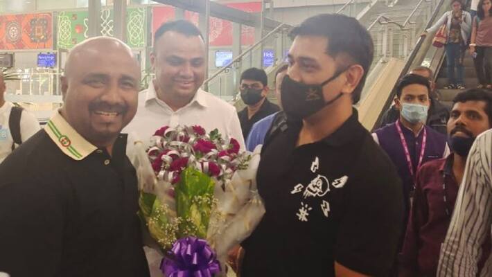Former Captain MS Dhoni arrived in Mangalore for private program kvn Former Captain MS Dhoni arrived in Mangalore for private program kvn