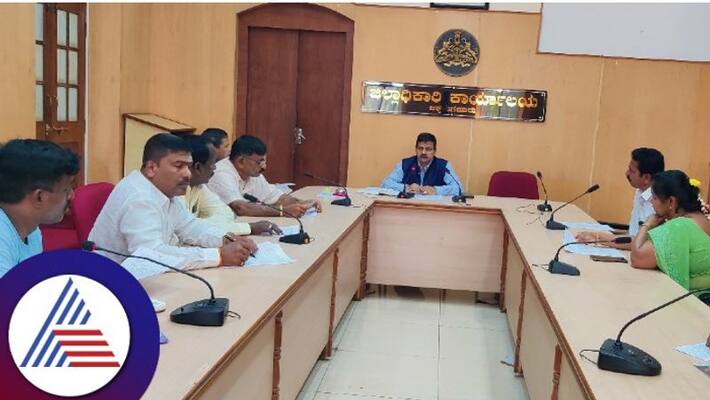 Final list of Chikmagalur voters announced District Collector meeting with political leaders sat Final list of Chikmagalur voters announced District Collector meeting with political leaders sat