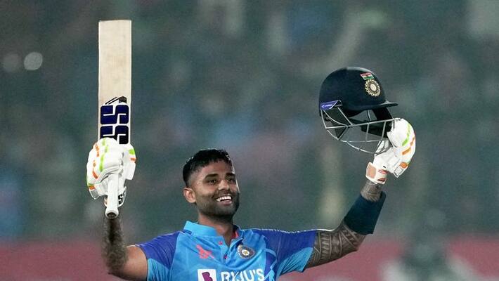 Ind vs SL Fastest 1500 T20I Runs Suryakumar Yadav Create new record against Sri Lanka kvn Ind vs SL Fastest 1500 T20I Runs Suryakumar Yadav Create new record against Sri Lanka kvn