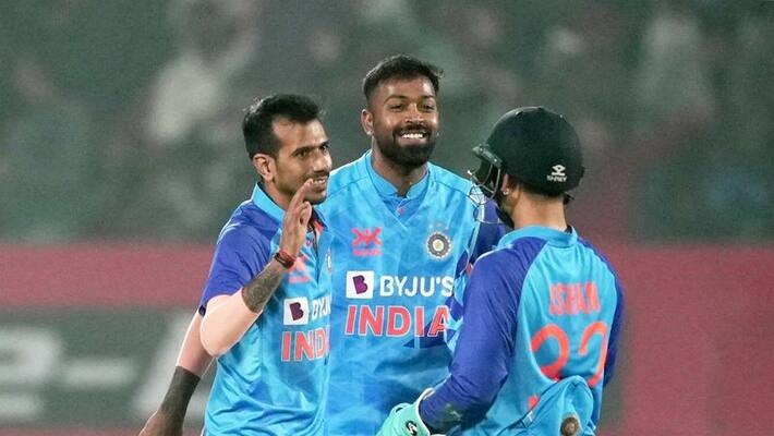 INDvsNZ : Yuzvendra Chahal achieves this Elite Milestone, Breaks Bhuvneshwar Kumar Record MSV INDvsNZ : Yuzvendra Chahal achieves this Elite Milestone, Breaks Bhuvneshwar Kumar Record MSV
