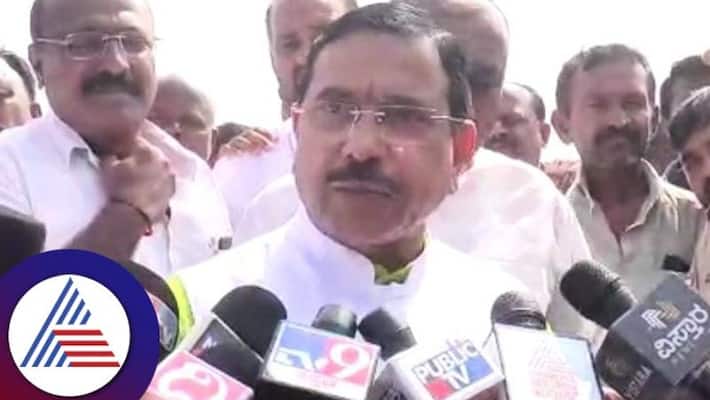 Let us know who DK Shivakumar is serving tea to Minister Prahlad Joshi sat Let us know who DK Shivakumar is serving tea to Minister Prahlad Joshi sat