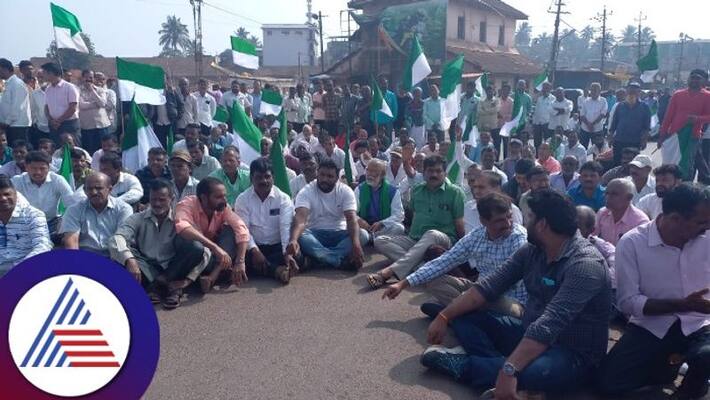 Black flag display to Chief Minister on Jan 15 Warning of forest encroachers sat Black flag display to Chief Minister on Jan 15 Warning of forest encroachers sat