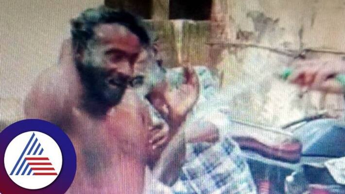Mentally illness man creates ruckus in bengaluru gvd Mentally illness man creates ruckus in bengaluru gvd