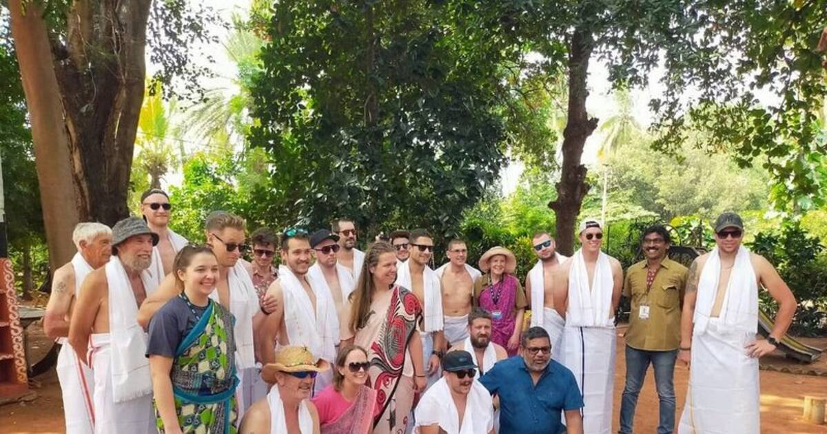 தூத்துக்குடியில் பாரம்பரிய முறையில் பொங்கல் கொண்டாடிய வெளிநாட்டினர்