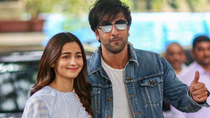 Alia Bhatt And Ranbir Kapoor Request Paparazzi Not To Click Pics Of Daughter Raha Alia Bhatt And Ranbir Kapoor Request Paparazzi Not To Click Pics Of Daughter Raha