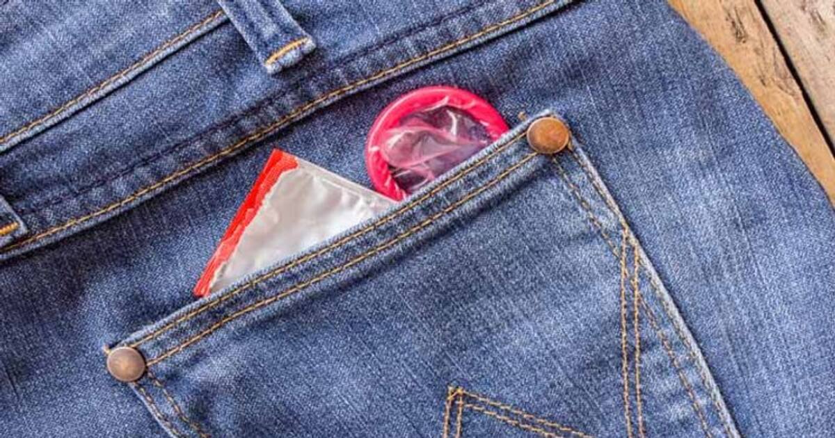 பள்ளிச் சிறுவர்கள் காண்டம் பயன்படுத்த தடை இல்லை: கர்நாடக அரசு விளக்கம்!