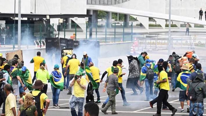 What is going on in Brazil? How supporters of the former president Bolsonaro sparked riots What is going on in Brazil? How supporters of the former president Bolsonaro sparked riots