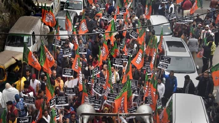 MCD House ruckus: Delhi Police uses water cannons on BJP workers protesting outside CM Arvind Kejriwal's residence AJR MCD House ruckus: Delhi Police uses water cannons on BJP workers protesting outside CM Arvind Kejriwal's residence AJR
