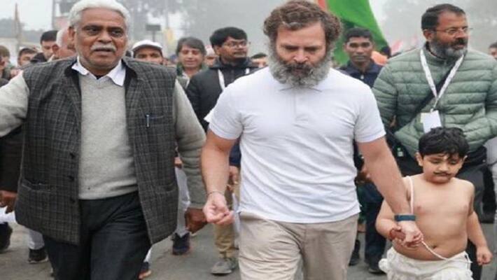 Rahul Gandhi explains why he just wears a T-shirt even during extremely cold weather. Rahul Gandhi explains why he just wears a T-shirt even during extremely cold weather.