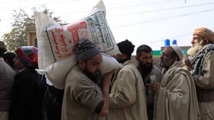 pakistan food crisis deepens people chasing truck for wheat flour in a viral video pakistan food crisis deepens people chasing truck for wheat flour in a viral video
