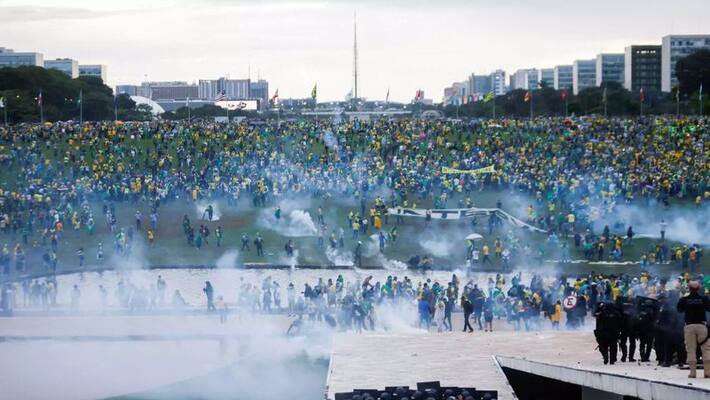 Bolsonaro supporters invade Brazil presidential palace, Congress, Supreme Court Bolsonaro supporters invade Brazil presidential palace, Congress, Supreme Court