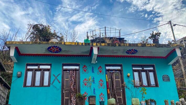 Joshimath land subsidence: Officials mark buildings on danger zones with red cross; check details AJR Joshimath land subsidence: Officials mark buildings on danger zones with red cross; check details AJR