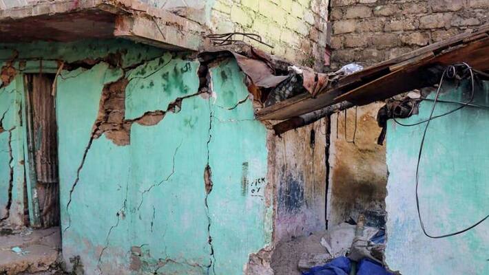 Cracks on houses in Uttarakhand's Karnaprayag amid Joshimath crisis Cracks on houses in Uttarakhand's Karnaprayag amid Joshimath crisis