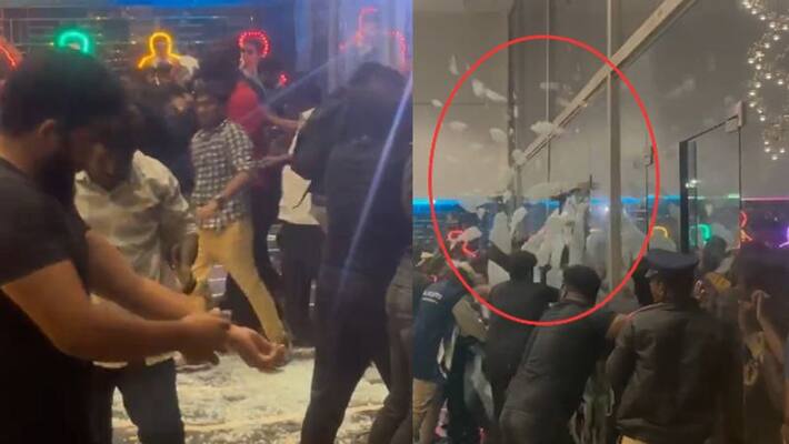 Thunivu vs Varisu: Ajith and Vijay fans fight outside Chennai cinema theater, tore movie posters sgk Thunivu vs Varisu: Ajith and Vijay fans fight outside Chennai cinema theater, tore movie posters sgk