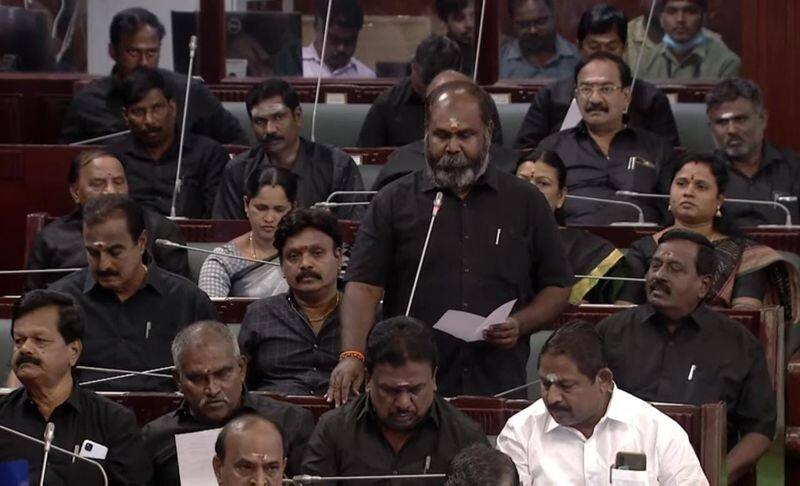 AIADMK members wearing black shirts protesting seat allocation to OPS