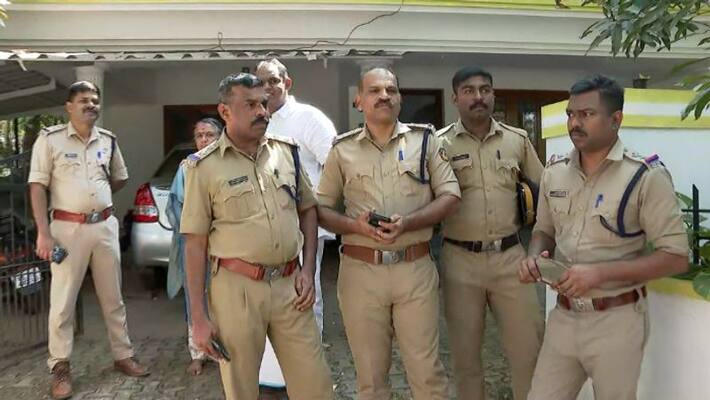 Burglar arrested for stealing 95 pavan gold from home in Kunnamkulam Burglar arrested for stealing 95 pavan gold from home in Kunnamkulam
