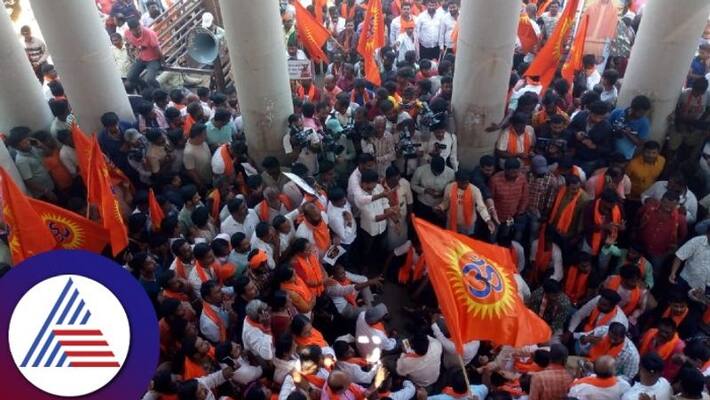 Mandya Disgrace to NathaPanth and vokkaliga BJP protests against JDS state president Ibrahim sat Mandya Disgrace to NathaPanth and vokkaliga BJP protests against JDS state president Ibrahim sat
