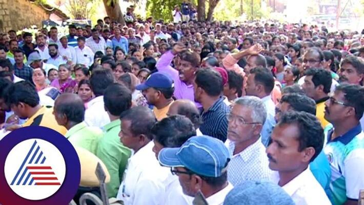 Fishermen on the streets against unscientific fishing at karwar gvd Fishermen on the streets against unscientific fishing at karwar gvd