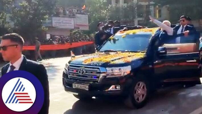 National Youth Festival 2023 Hubballi people welcomes PM modi with flower showers in Roadshow ckm National Youth Festival 2023 Hubballi people welcomes PM modi with flower showers in Roadshow ckm